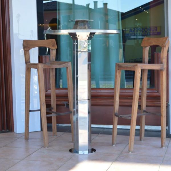 Robusto tavolo con posacenere integrato